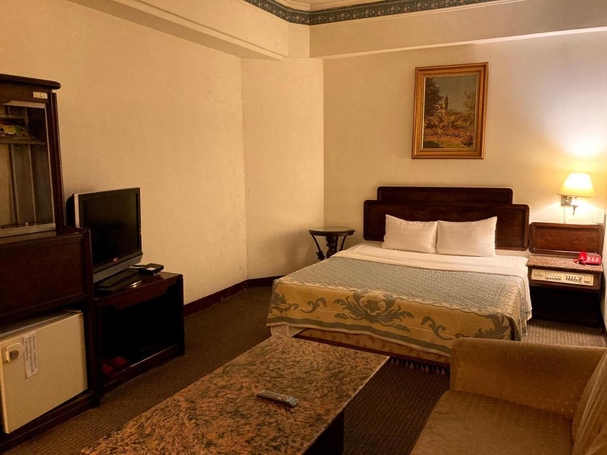 Hotel 文南哥爸妻夫飯店 Tainan Esterno foto