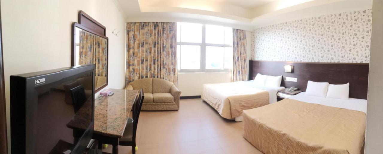 Hotel 文南哥爸妻夫飯店 Tainan Esterno foto
