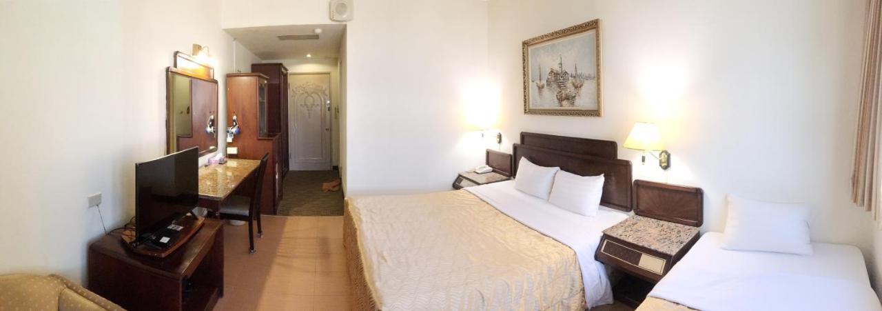 Hotel 文南哥爸妻夫飯店 Tainan Esterno foto