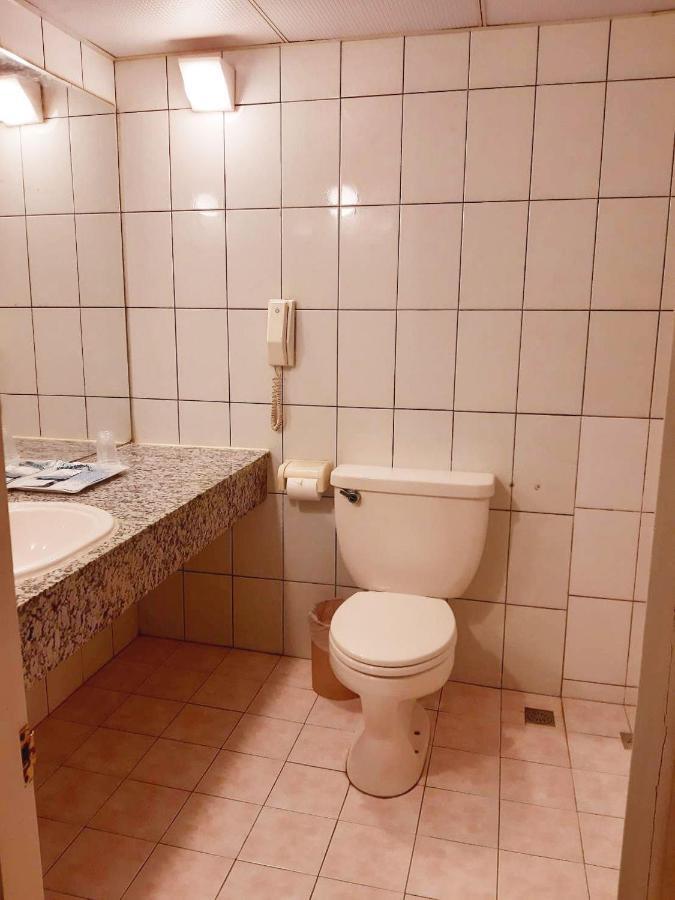 Hotel 文南哥爸妻夫飯店 Tainan Esterno foto