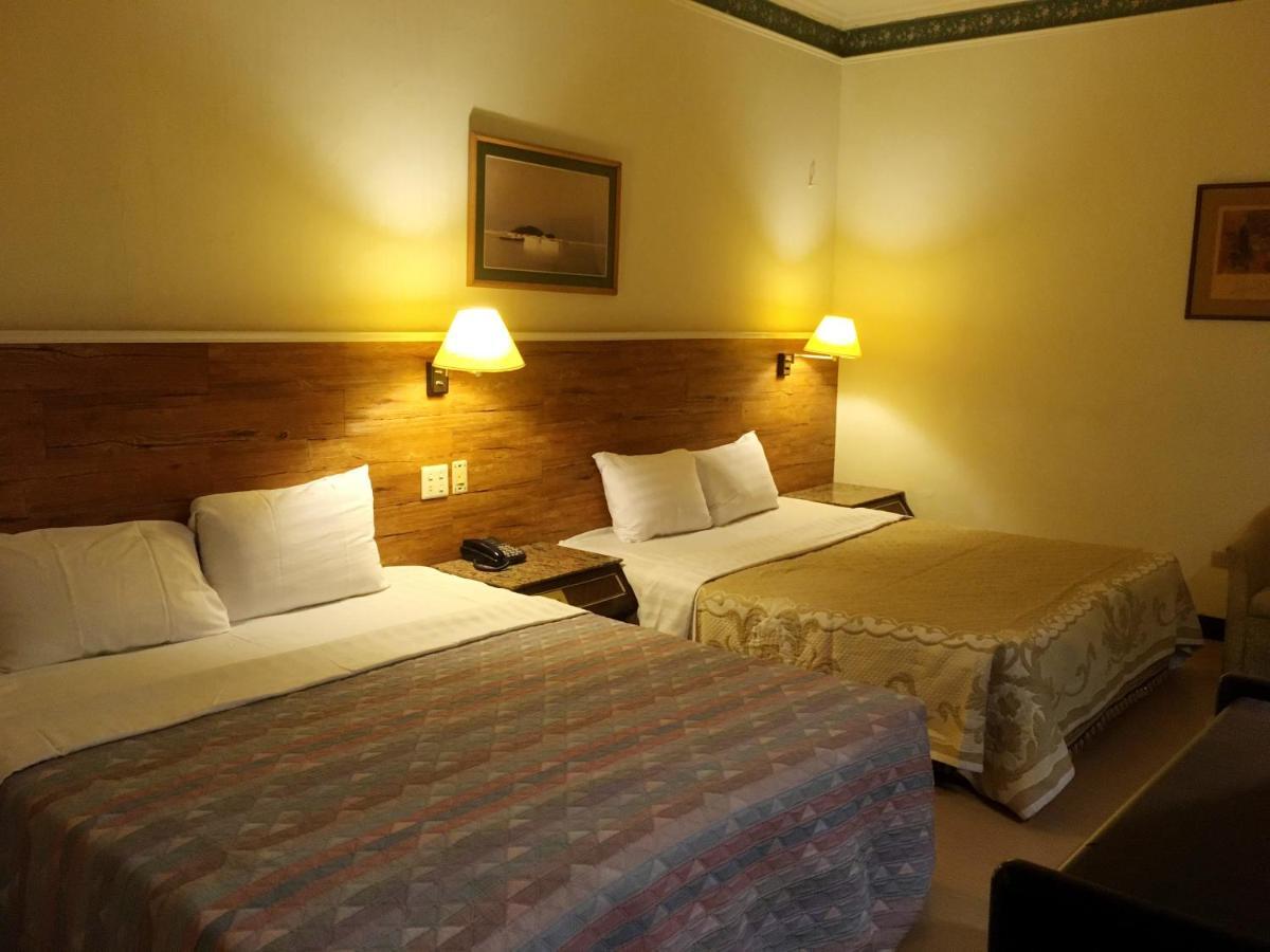 Hotel 文南哥爸妻夫飯店 Tainan Esterno foto