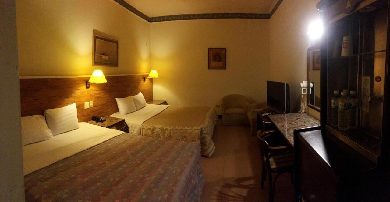 Hotel 文南哥爸妻夫飯店 Tainan Esterno foto
