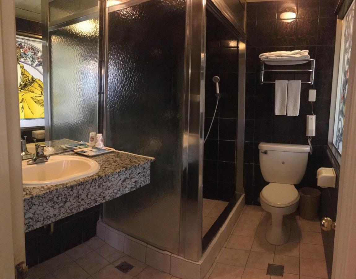 Hotel 文南哥爸妻夫飯店 Tainan Esterno foto