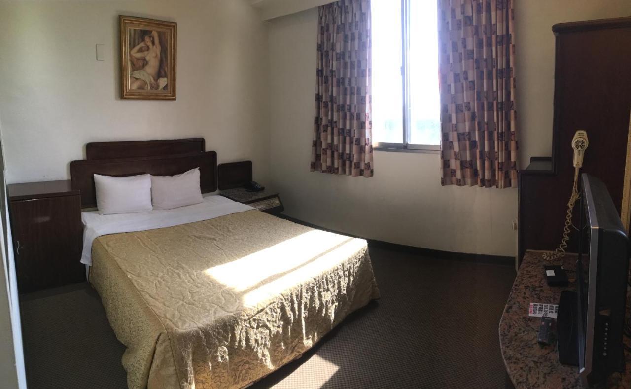 Hotel 文南哥爸妻夫飯店 Tainan Esterno foto